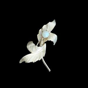 Vintage MCM Gold Toned Leaves Brooch Pin W/ Faux Pearl